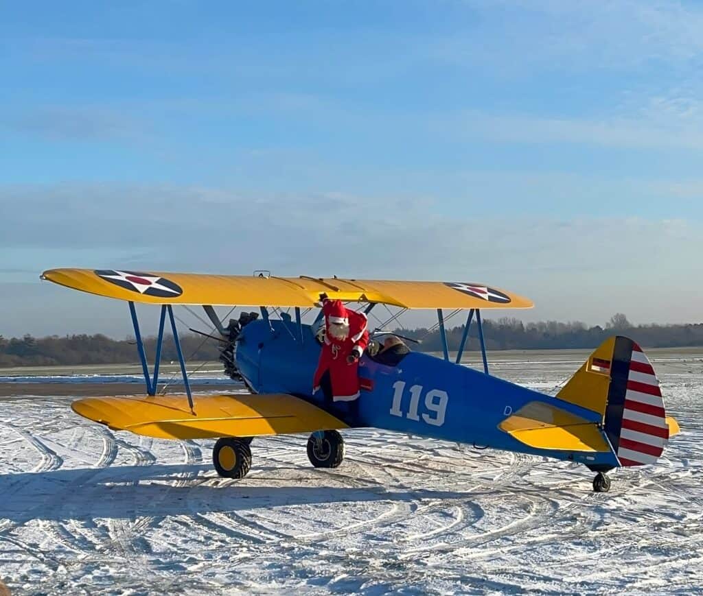 Der Nikolaus landet am Flensburger Flugplatz