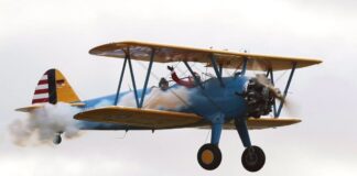 Der Nikolaus landet am Flensburger Flugplatz Der Nikolaus landet am Flensburger Flugplatz