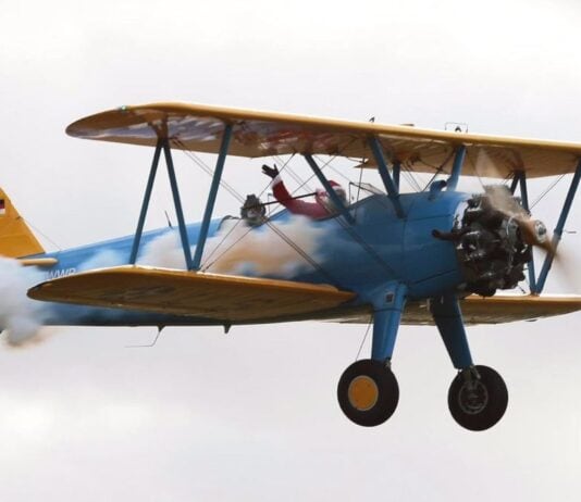 Der Nikolaus landet am Flensburger Flugplatz Der Nikolaus landet am Flensburger Flugplatz