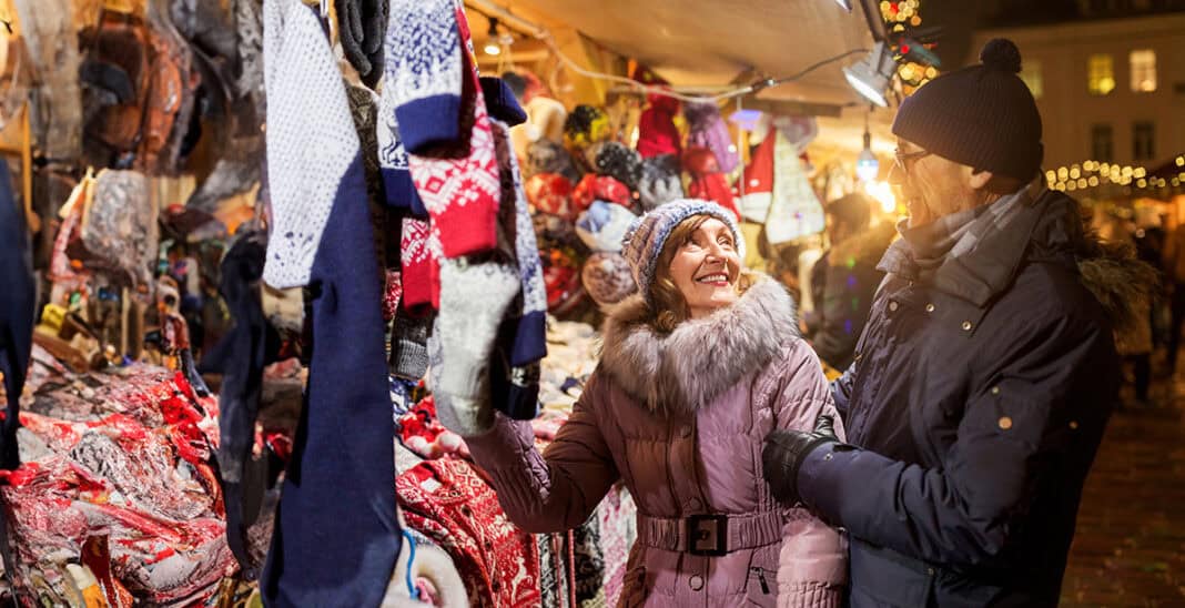 shopping-winter-holidays-and-people-concept-hap-2025-10-04-00-38-03-utc Neu in Flensburg – der Wintermarkt 2025