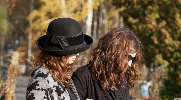 Die angemessene Trauerkleidung Die angemessene Trauerkleidung