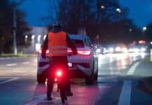 TÜV SÜD gibt Tipps für bessere Sichtbarkeit im Straßenverkehr TÜV SÜD gibt Tipps für bessere Sichtbarkeit im Straßenverkehr