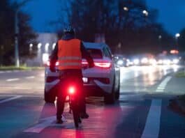 TÜV SÜD gibt Tipps für bessere Sichtbarkeit im Straßenverkehr TÜV SÜD gibt Tipps für bessere Sichtbarkeit im Straßenverkehr