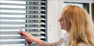 Frühjahrsputz für Balkon und Terrasse – So bleiben Rollläden, Markisen und Co. lange schön Frühjahrsputz für Balkon und Terrasse – So bleiben Rollläden, Markisen und Co. lange schön