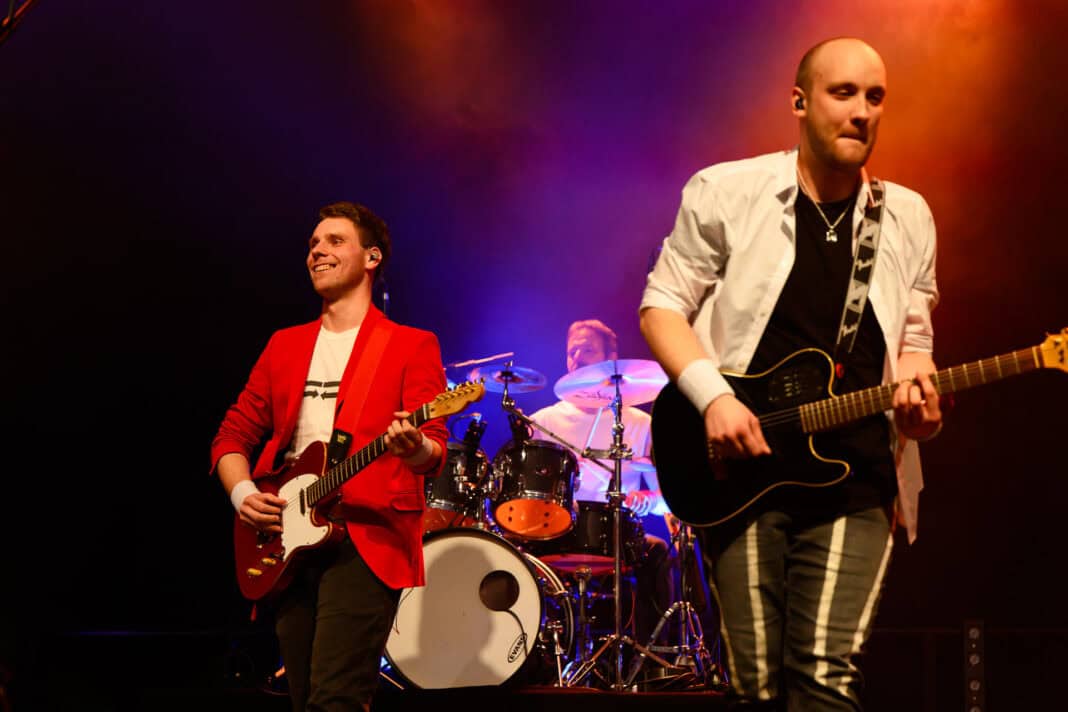 On Night of Dire Straits