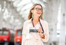 Von Flensburg in die Welt: Wie Reisende heute auch unterwegs digital vernetzt bleiben Von Flensburg in die Welt: Wie Reisende heute auch unterwegs digital vernetzt bleiben