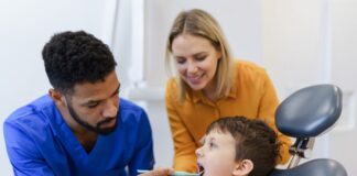 Zahnärztliche Früherkennung bei Kindern jetzt auch im U-Heft Zahnärztliche Früherkennung bei Kindern jetzt auch im U-Heft