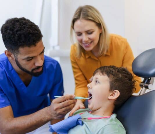 Zahnärztliche Früherkennung bei Kindern jetzt auch im U-Heft Zahnärztliche Früherkennung bei Kindern jetzt auch im U-Heft