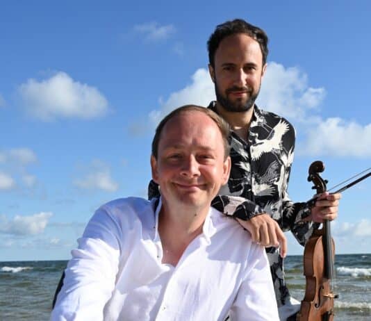 Pop trifft Virtuosität: Konzertabend mit Piano, Violine und Loop-Station Pop trifft Virtuosität: Konzertabend mit Piano, Violine und Loop-Station