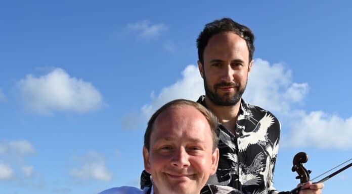 Pop trifft Virtuosität: Konzertabend mit Piano, Violine und Loop-Station Pop trifft Virtuosität: Konzertabend mit Piano, Violine und Loop-Station