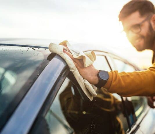 In 7 Schritten fit fürs Frühjahr: So wird das Auto jetzt auf Vordermann gebracht In 7 Schritten fit fürs Frühjahr: So wird das Auto jetzt auf Vordermann gebracht