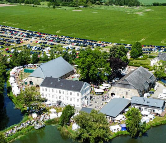 Pfingstmarkt auf Gut Oestergaard: Ein Fest für die Sinne im Norden Pfingstmarkt auf Gut Oestergaard: Ein Fest für die Sinne im Norden