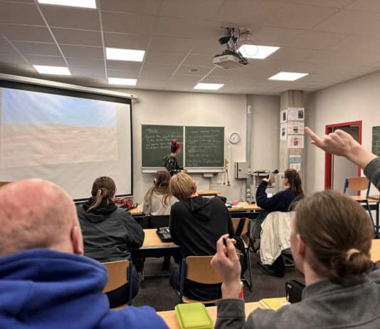 Abitur am Abendgymnasium – ein dorniger und mühsamer Weg? Abitur am Abendgymnasium – ein dorniger und mühsamer Weg?