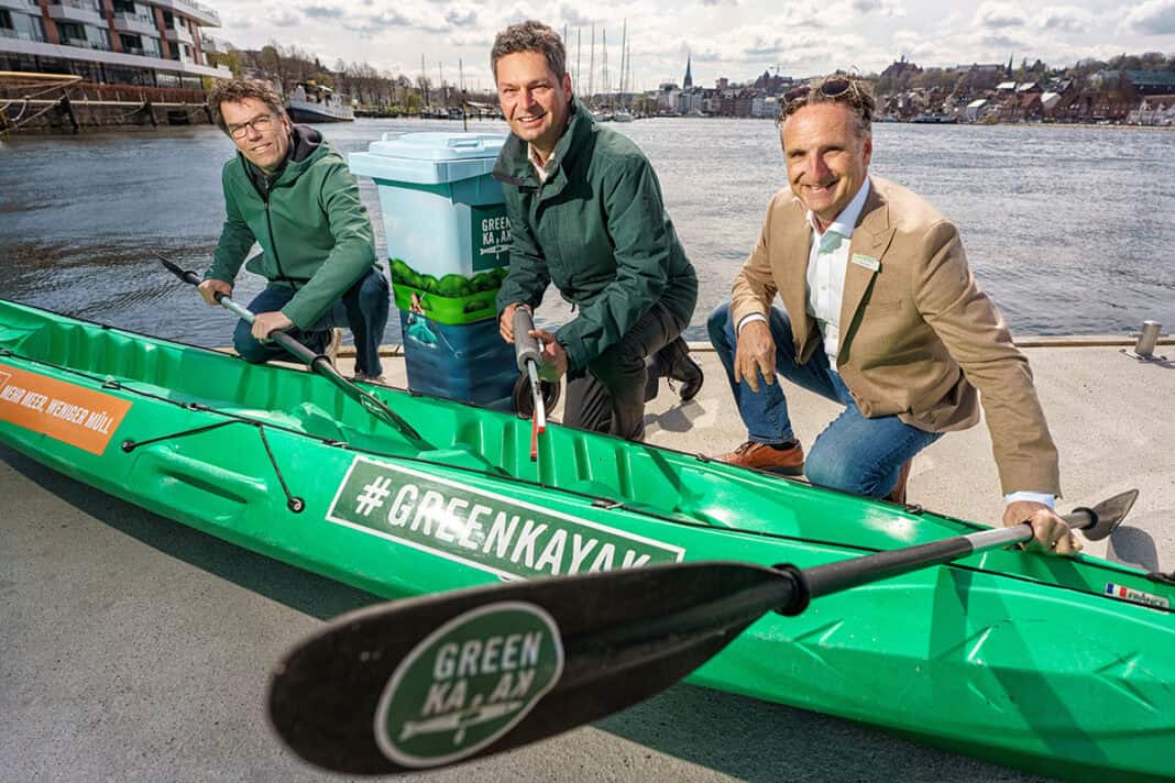 2026-04-20_green_kayak-2703 Kostenlos Kajak fahren – und dabei die Förde von Müll befreien