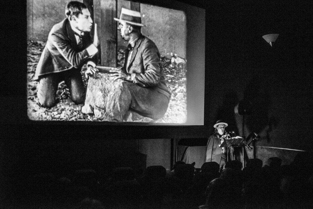Ralph Turnheim - Buster Poetry: Sieben Chancen Flensburger Hofkultur 2026: Ralph Turnheim – Sherlock und der letzte Hund
