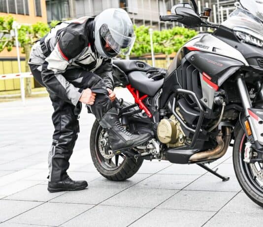 Von Helm bis Stiefel: In der Motorradsaison auch an Schutzkleidung denken Von Helm bis Stiefel In der Motorradsaison auch an Schutzkleidung denken