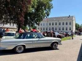 Jubiläum mit PS und Pinsel: 10. Oldtimertreffen und neue Kunstausstellung auf Gut Oestergaard Jubiläum mit PS und Pinsel: 10. Oldtimertreffen und neue Kunstausstellung auf Gut Oestergaard