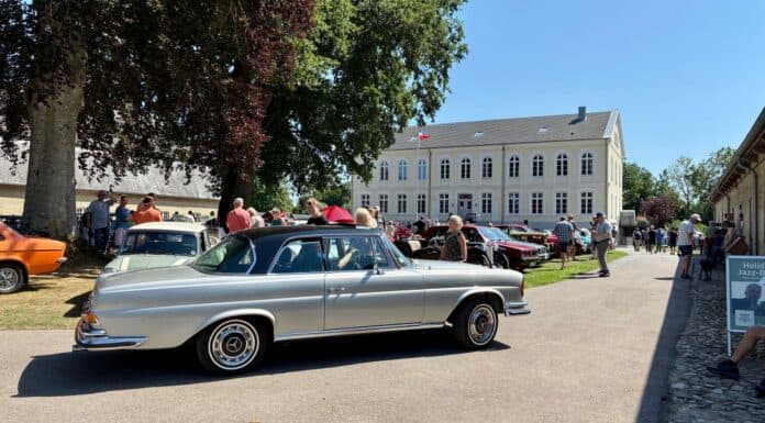 Jubiläum mit PS und Pinsel: 10. Oldtimertreffen und neue Kunstausstellung auf Gut Oestergaard Jubiläum mit PS und Pinsel: 10. Oldtimertreffen und neue Kunstausstellung auf Gut Oestergaard