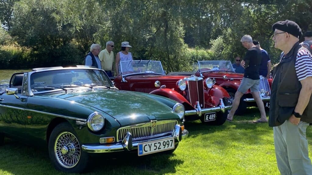 Jubiläum mit PS und Pinsel: 10. Oldtimertreffen und neue Kunstausstellung auf Gut Oestergaard