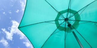 TÜV SÜD erklärt, worauf bei Sonnenschirmen zu achten ist TÜV SÜD erklärt, worauf bei Sonnenschirmen zu achten ist