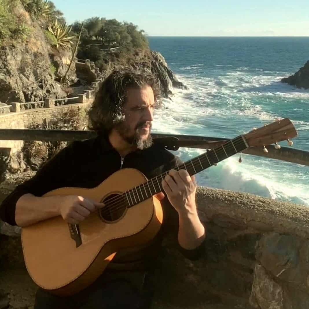 Foto Aronne Aronne Dell'Oro: From Mediterranean Roots to Folk Blues