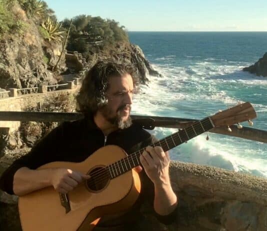 Aronne Dell’Oro: From Mediterranean Roots to Folk Blues Aronne Dell'Oro: From Mediterranean Roots to Folk Blues