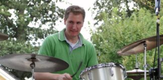 Flens-Jazzfrühschoppen mit der Holiday Jazz-Band Flens-Jazzfrühschoppen mit der Holiday Jazz-Band