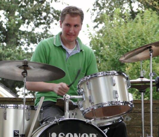 Flens-Jazzfrühschoppen mit der Holiday Jazz-Band Flens-Jazzfrühschoppen mit der Holiday Jazz-Band