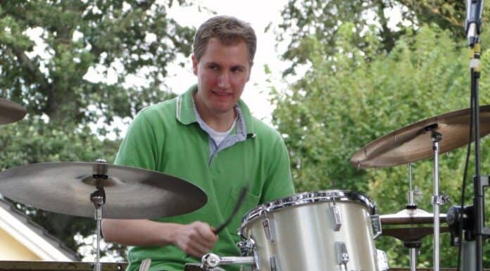Flens-Jazzfrühschoppen mit der Holiday Jazz-Band Flens-Jazzfrühschoppen mit der Holiday Jazz-Band