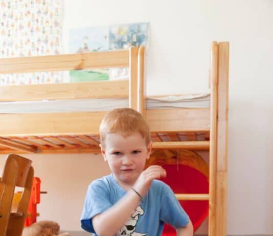 Dauerbeschallung im Kinderzimmer – Warum auch Ohren Pausen brauchen Dauerbeschallung im Kinderzimmer - Warum auch Ohren Pausen brauchen